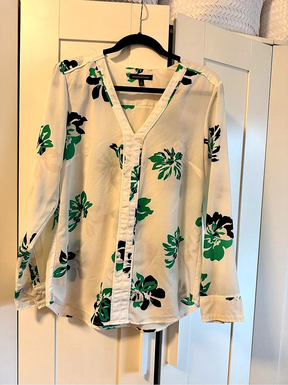 Banana Republic Floral V-Neck Blouse in Cream & Green - Like New
